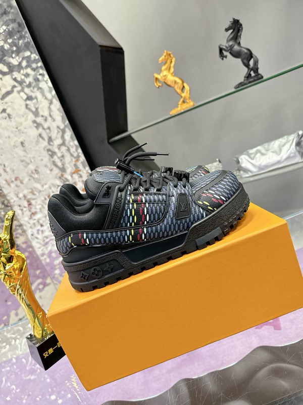 ルイヴィトン靴側面デザイン